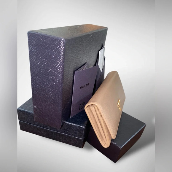 Prada Bifold Beige Safiano Leather Wallet with COA and Box - Picture 4 of 16